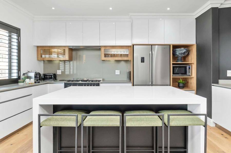 3 Bedroom Property for Sale in Sea Point Western Cape